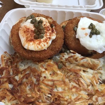 Breakers Breakfast, Brunch & Lunch - Crabcake eggs Benedict yummmmmm - Breakfast & Brunch Near Me - Pacifica, California