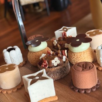 Le Café Louis Vuitton - Cafes Near Me - New York, New York Le Café Louis Vuitton - Cafes Near Me - New York, New York