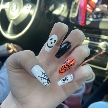 Creative Nails - last years halloween Nail Design - Nail Salons Near Me - Carpentersville, Illinois