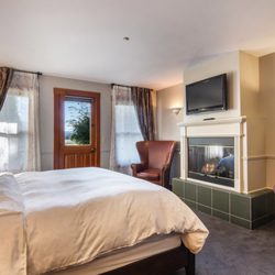 Wild Iris Inn - King Suite
