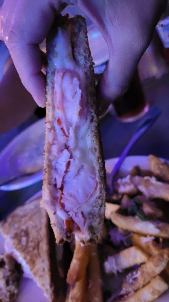 QUAHOG REPUBLIC DIVE BAR Updated July 2024 264 Photos & 292 Reviews