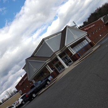 Walgreens - the front of a walgreen store - Drugstores Near Me - Thomaston, Connecticut