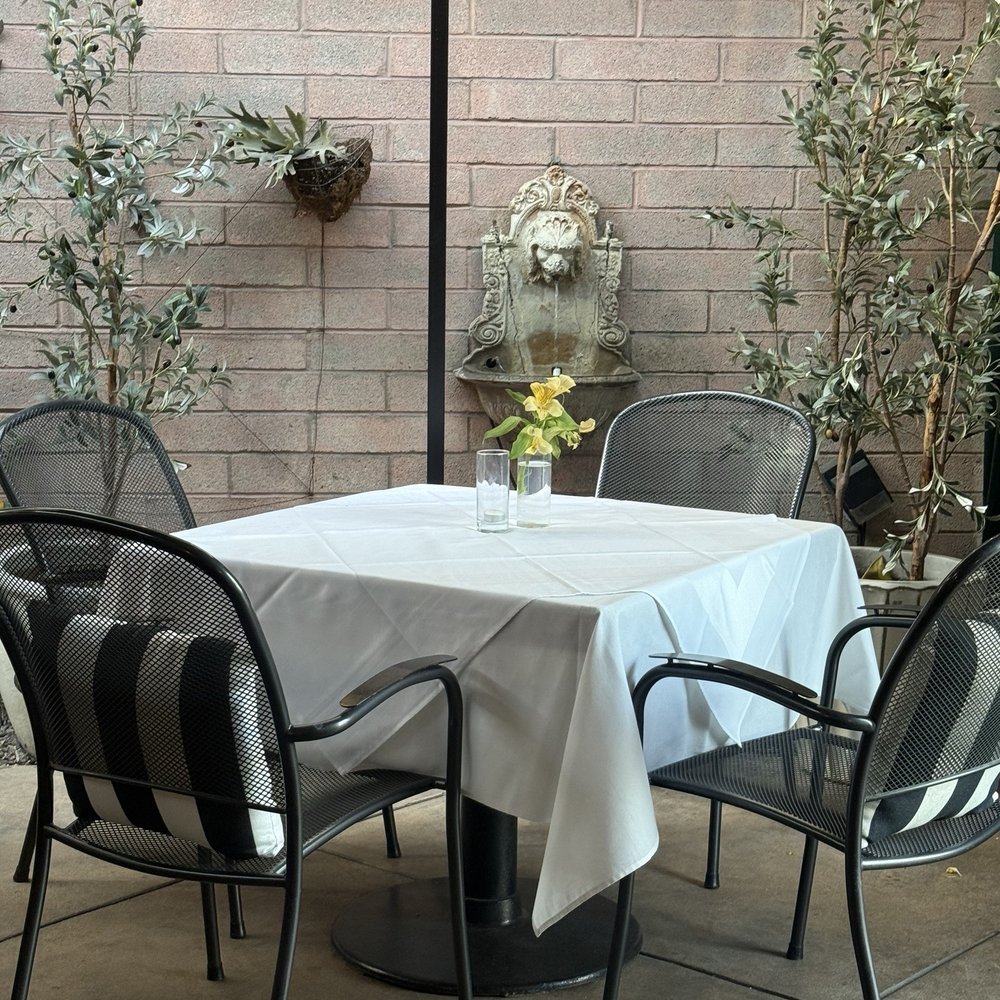 Bistro 45 - Outdoor sitting / fountain - New American Near Me - Pasadena, California
