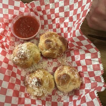 Fahrenheit Pizza & Brewhouse - Garlic knots - Pizza Near Me - Asheville, North Carolina Fahrenheit Pizza & Brewhouse - Garlic knots - Pizza Near Me - Asheville, North Carolina