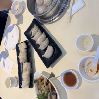 Yuan's Garden Restaurant 隨園 - Beef roll, chicken feet, pan fried dumpling, xiao long bao - Chinese Near Me - Richmond, British Columbia Yuan's Garden Restaurant 隨園 - Beef roll, chicken feet, pan fried dumpling, xiao long bao - Chinese Near Me - Richmond, British Columbia