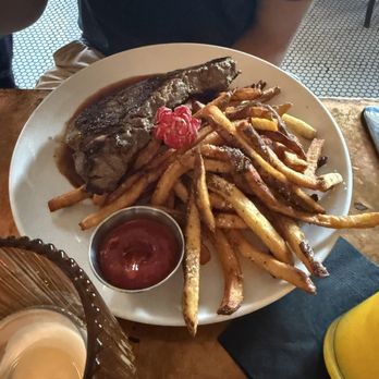 Hillside Farmacy - Sunday steak - New American Near Me - Austin, Texas
