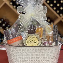 Junavelli Winery - Gift Baskets
