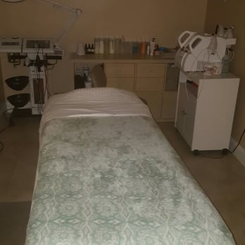 Skin is in by Talia - Beautiful & most importantly...clean! Beautiful aroma scent the moment you walk in! - Makeup Artists Near Me - Hialeah Gardens, Florida Skin is in by Talia - Beautiful & most importantly...clean! Beautiful aroma scent the moment you walk in! - Makeup Artists Near Me - Hialeah Gardens, Florida