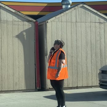 Love's Truck Care - Unprofessional employee calling police. - Commercial Truck Repair Near Me - Quartzsite, Arizona