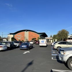 San Fernando Valley Japanese Language Institute - The school is behind the community center.