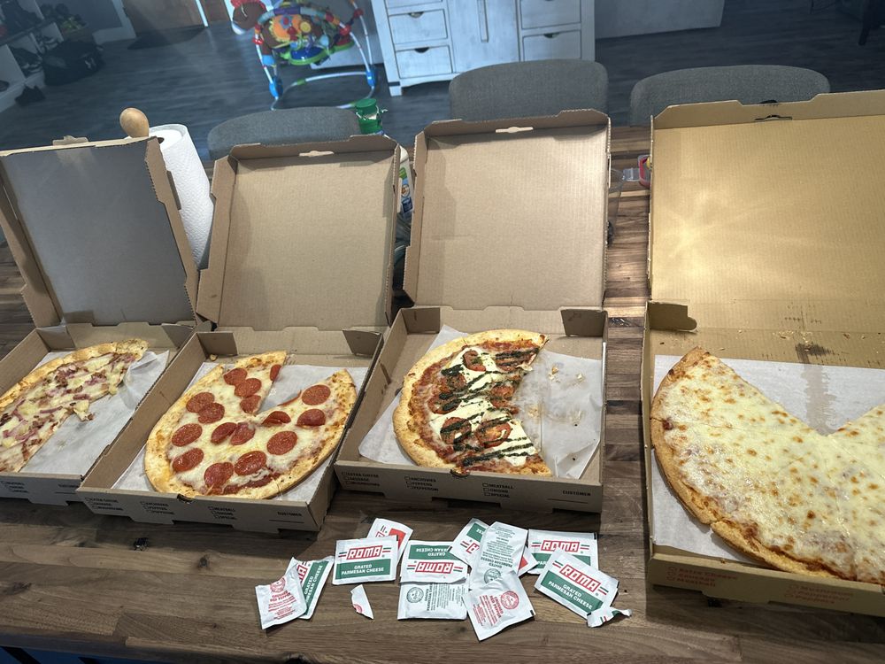 Juli’s Pizza Pies Logo