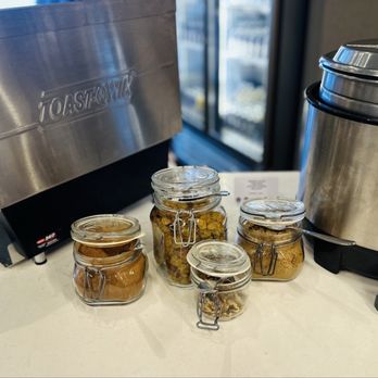 Greenwich Lounge - Cereal and oatmeal toppings - Airport Lounges Near Me - Queens, New York