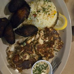 Crabbys - Crabcake dinner with plantains and cilantro rice