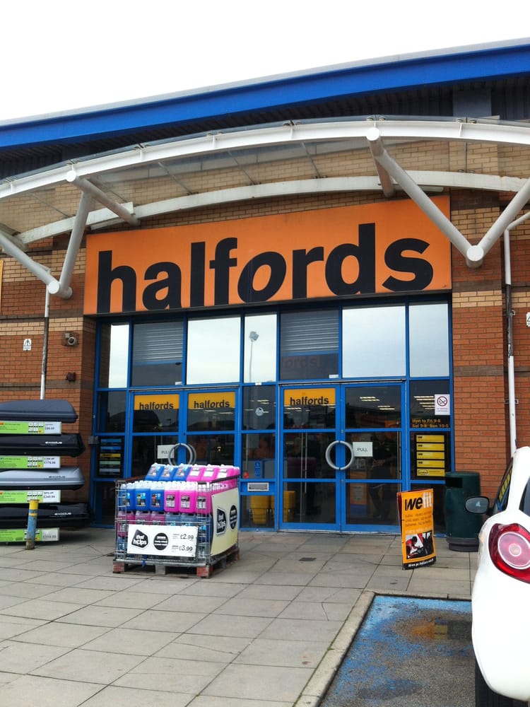 HALFORDS Updated April 2024 Squires Gate Lane, Blackpool, United