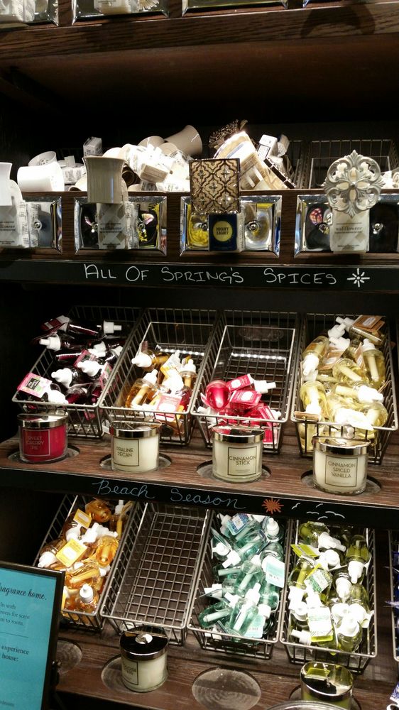 BATH & BODY WORKS 400 Route 38, Moorestown, New Jersey Cosmetics