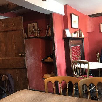 Castle Kitchen - Upstairs table seating - British Near Me - Montgomery, POW Castle Kitchen - Upstairs table seating - British Near Me - Montgomery, POW