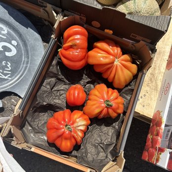 Lindegracht markt - Shopping Near Me - Amsterdam, New Hampshire