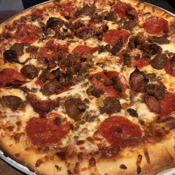 Yard House - Meat lovers pizza - New American Near Me - Orlando, Florida