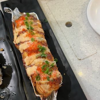 Kakuna Sushi - Volcano. shrimp tempura, crab, avocado - salmon, scallion, tobiko. - Sushi Bars Near Me - San Leandro, California