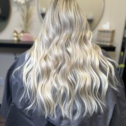 Green Rose Beauty - Bright cool Rooted blonde with one row of IBE®