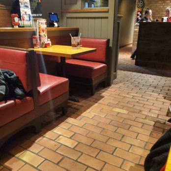 Chili's - Dirty tables - American Near Me - Charlotte, North Carolina