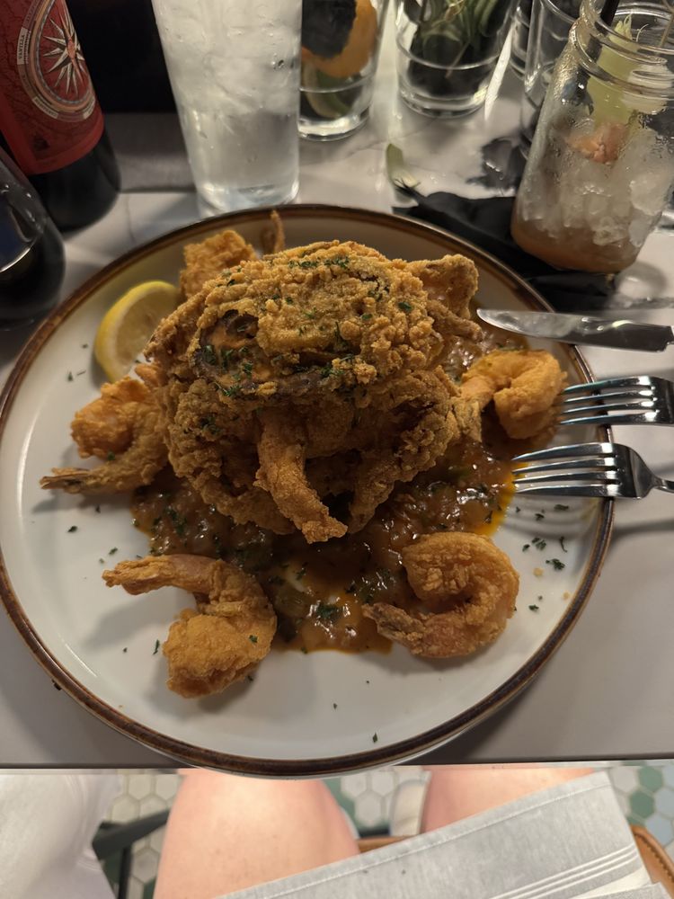 Otis Seafood House Logo