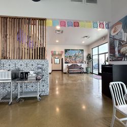 Taco Clem - Interior