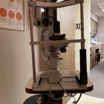 Yeh Hsushi MD - A machine that shines light in your eye - Ophthalmologists Near Me - Tacoma, Washington