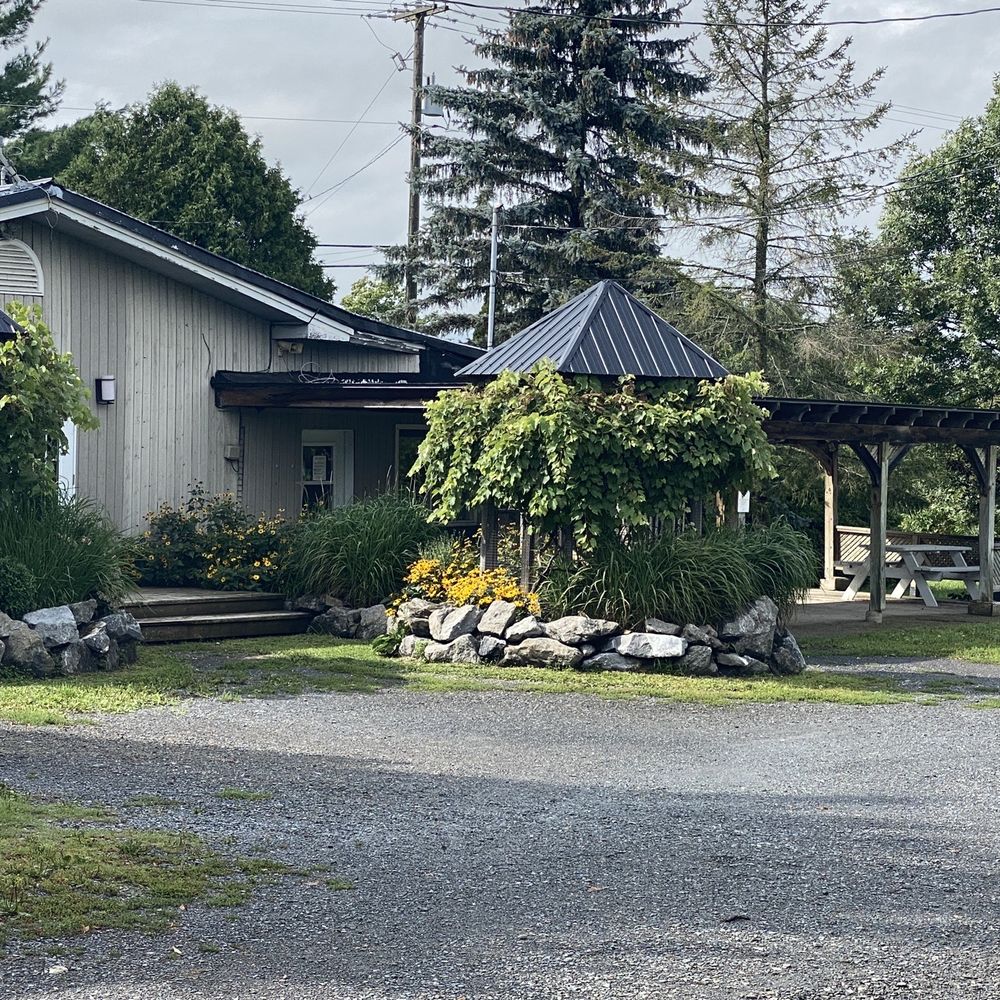 Vignoble De La Bauge - a gravel driveway leading to a house - Wineries Near Me - Brigham, Quebec