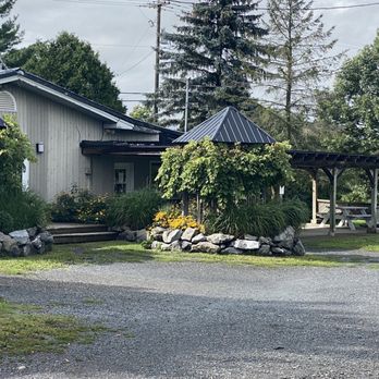 Vignoble De La Bauge - a gravel driveway leading to a house - Wineries Near Me - Brigham, Quebec