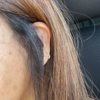 Bombshell Beauty Bar SV - She missed pieces and didn't dye certain pieces of my hair ! - Hair Salons Near Me - Simi Valley, California