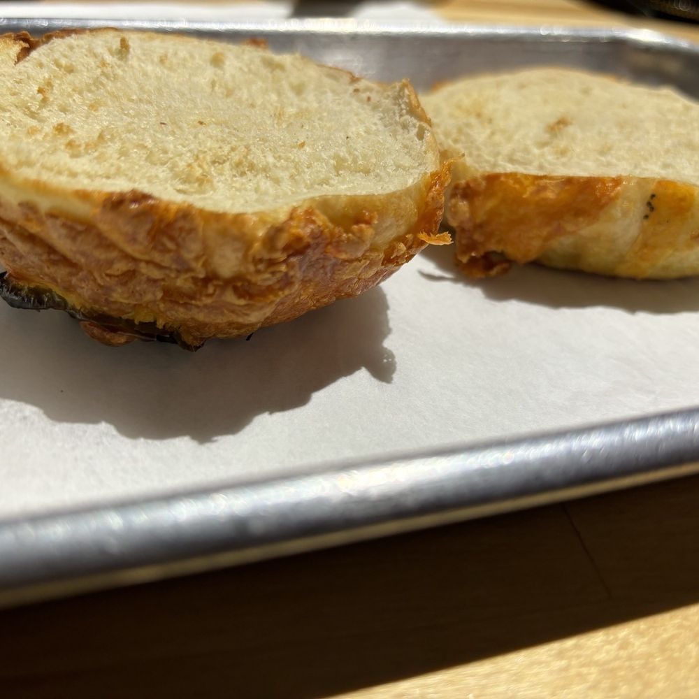 Jalapeño cheddar bagel, plain