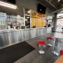 LCs Hamburgers - Dining area