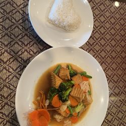 Rama Thai - Stir fry vegetables with tofu.
