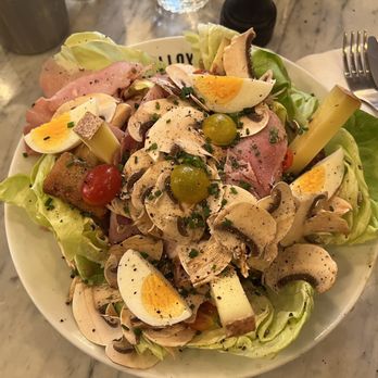 Café Belloy - Parisienne Salad - Cafes Near Me - Paris, 75 Café Belloy - Parisienne Salad - Cafes Near Me - Paris, 75