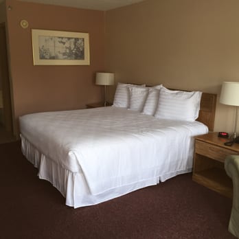 Willow Tree Inn & RV Park - King Bed King rooms are located on ground floor or in building with Elevator. - RV Parks Near Me - Branson, Missouri Willow Tree Inn & RV Park - King Bed King rooms are located on ground floor or in building with Elevator. - RV Parks Near Me - Branson, Missouri