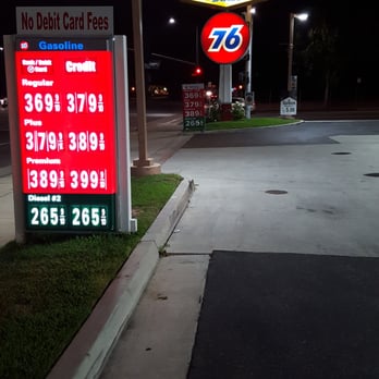 Burbank 76 - a gas station sign and a gas station sign - Gas Stations Near Me - Los Angeles, California Burbank 76 - a gas station sign and a gas station sign - Gas Stations Near Me - Los Angeles, California
