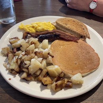 Early Bird Cafe - Jr Hungryman's Breakfast: 1 egg you say, 1 piece of toast, hash browns 1 piece of bacon and 1 sausage - Breakfast & Brunch Near Me - Courtenay, British Columbia Early Bird Cafe - Jr Hungryman's Breakfast: 1 egg you say, 1 piece of toast, hash browns 1 piece of bacon and 1 sausage - Breakfast & Brunch Near Me - Courtenay, British Columbia