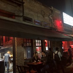 Underdog Meat & Beers - Exterior.
