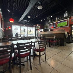 Rikys Mexican Grill - Empty restaurant but finally asked for our order after 23 minutes of waiting to be acknowledged
