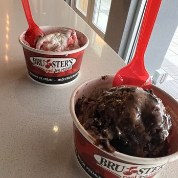 Bruster's Real Ice Cream - Berry cheesecake and chocolate was delicious - Desserts Near Me - Glendale, Arizona