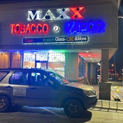 Maxx Tobacco and Vapor - Out side