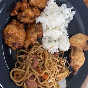 China Palace - Orange Peel Chicken, BBQ Pork Chow Mein, 6 Cream Cheese Wontons - Chinese Near Me - Santa Barbara, California China Palace - Orange Peel Chicken, BBQ Pork Chow Mein, 6 Cream Cheese Wontons - Chinese Near Me - Santa Barbara, California