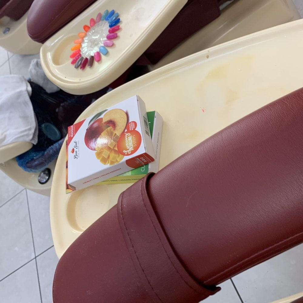 Cloud 9 Nail Spa - Dirty pedi chair - Nail Salons Near Me - North Hollywood, California