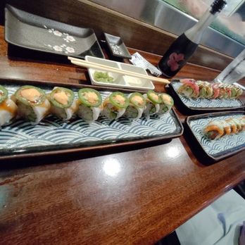 Blōōfin Sushi and Bar - Bloofin Signature Roll (far left) - Sushi Bars Near Me - Spring, Texas