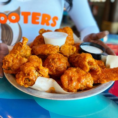 Hooters by null