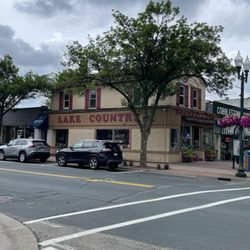 Lake Country Booksellers