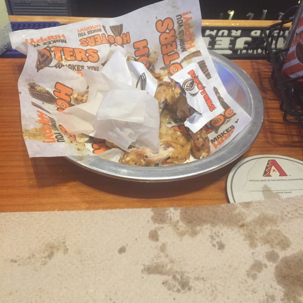 Hooters - American Near Me - Tucson, Arizona
