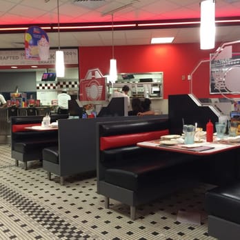 Steak ’n Shake - Pretty empty and still waited 45 minutes to speak to a manager. Unacceptable!! - Fast Food Near Me - Davie, Florida Steak ’n Shake - Pretty empty and still waited 45 minutes to speak to a manager. Unacceptable!! - Fast Food Near Me - Davie, Florida