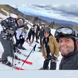 Ski Rentals At'fred's - Family portrait skiing
